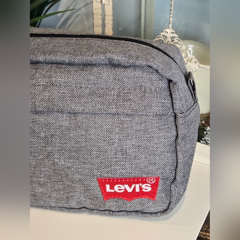 Levi's Gray Mens Toiletry Bag - Picture 2 of 3